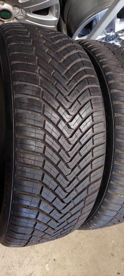 Continental, всесезонные 225/45 R19