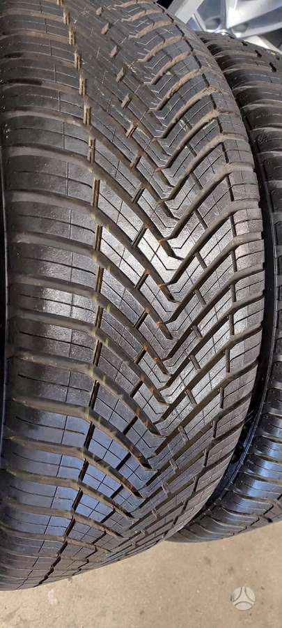 Continental, all-season 235/45 R20