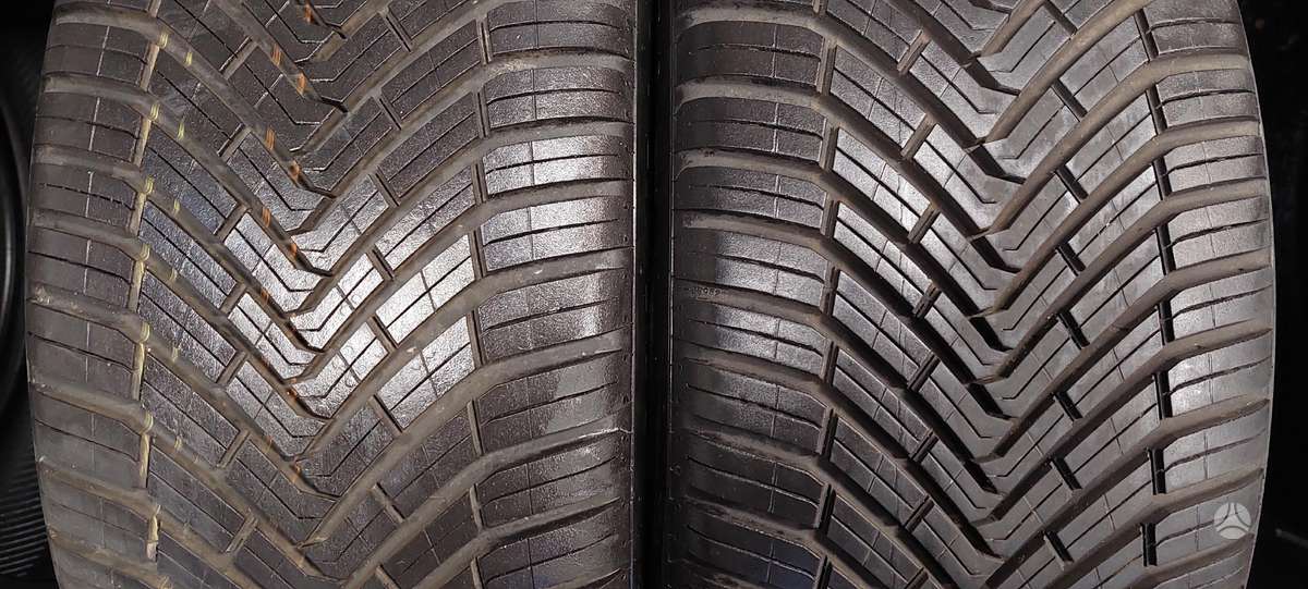 Continental, all-season 235/45 R20