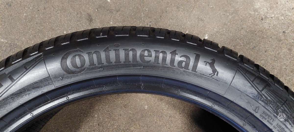 Continental, всесезонные 235/45 R20