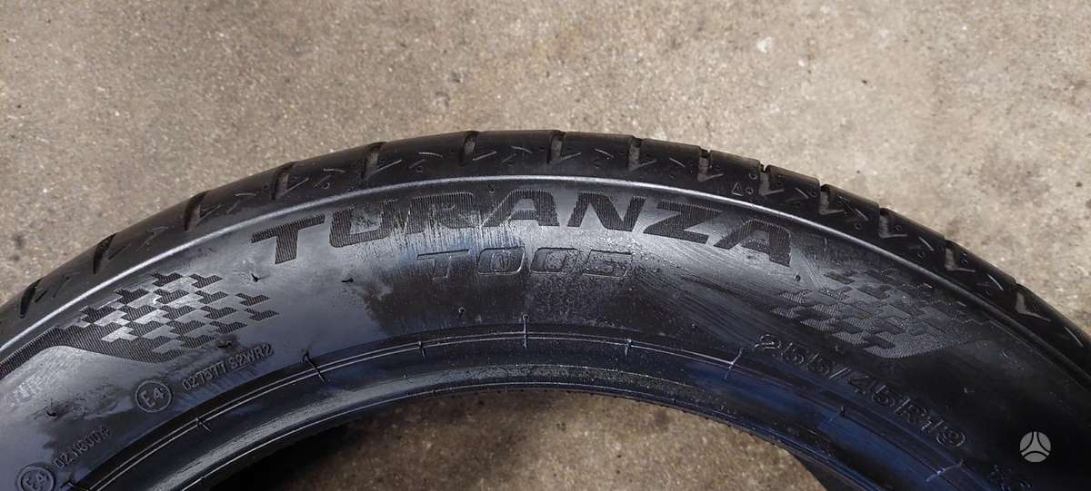 Bridgestone, vasaras 255/45 R19