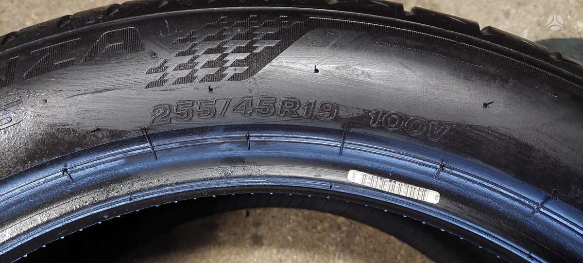 Bridgestone, vasaras 255/45 R19