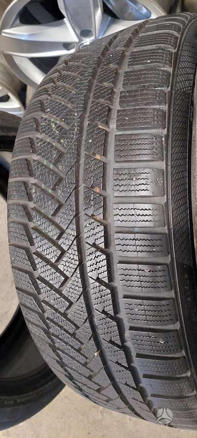 Continental, зимние 235/40 R19