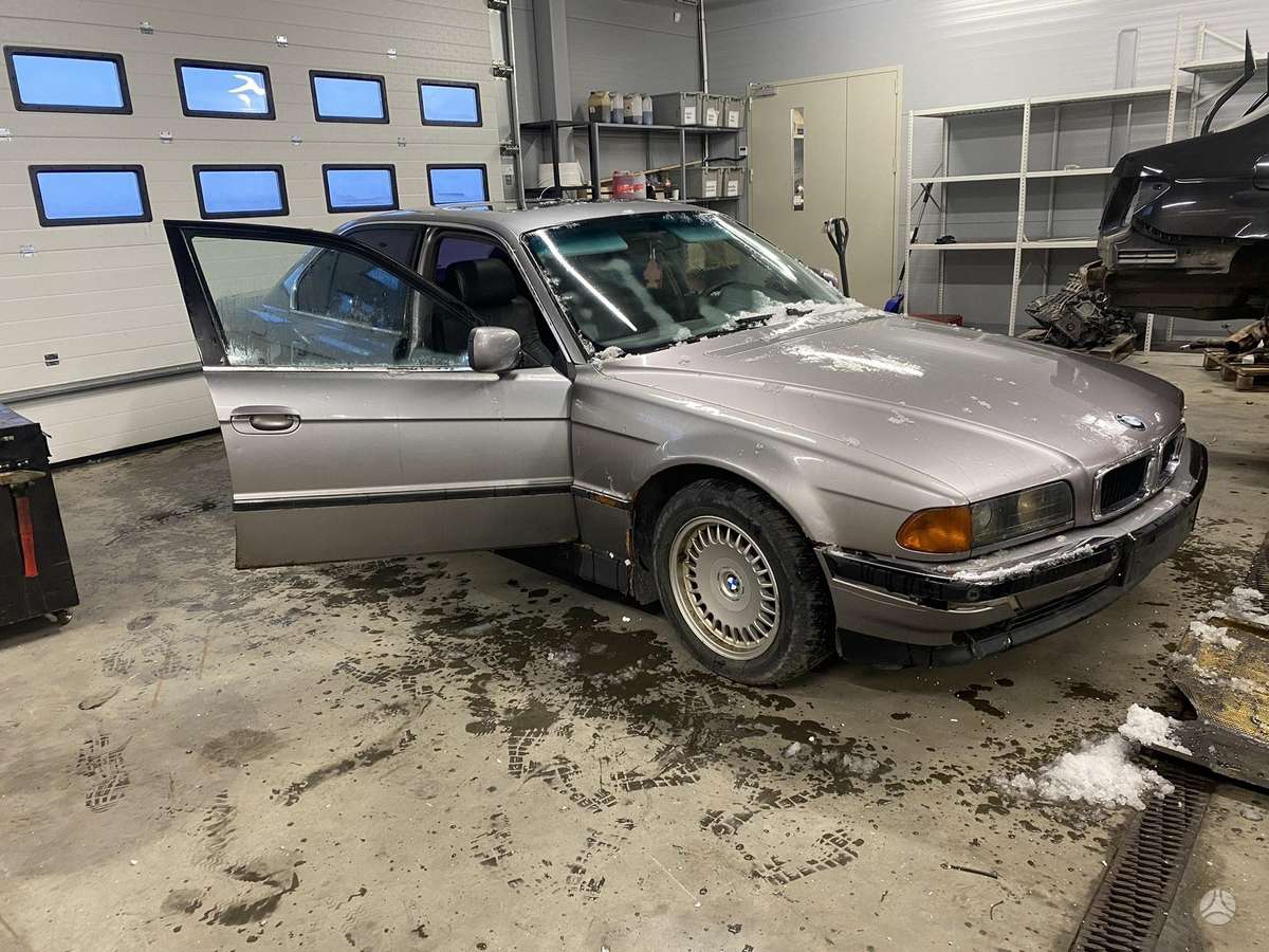 BMW 7 serija