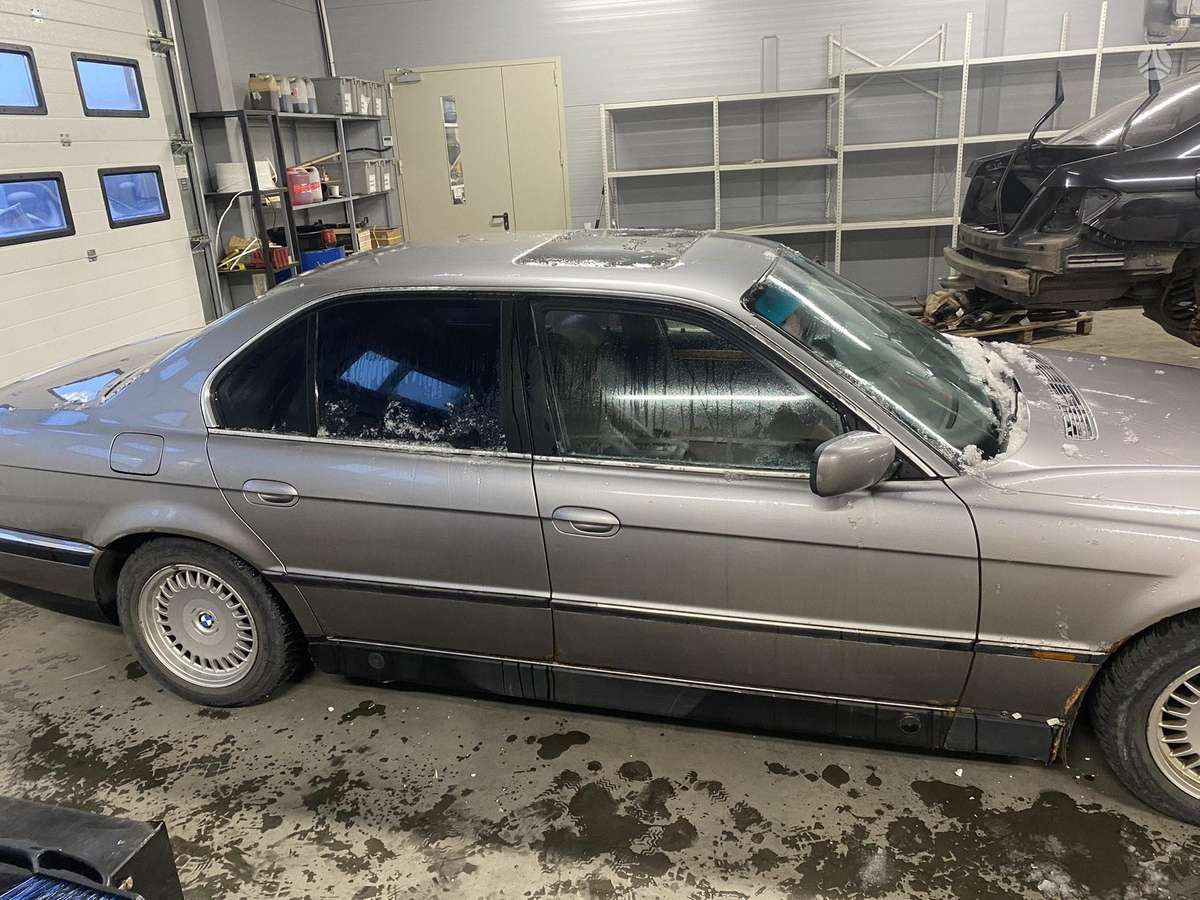 BMW 7 serija