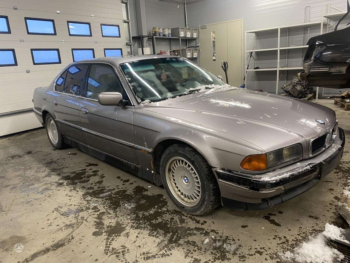 BMW 7 serija