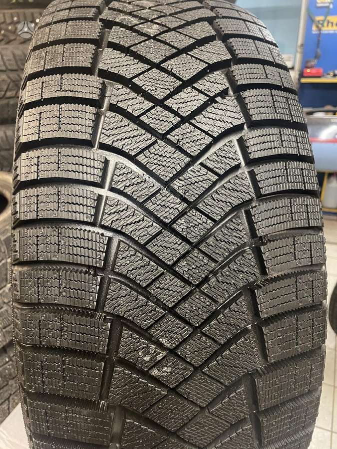 Pirelli Ice zero, winter 245/45 R18