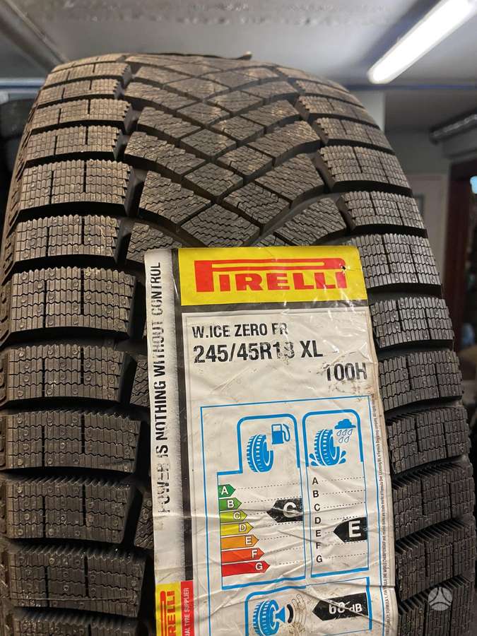 Pirelli Ice zero, winter 245/45 R18