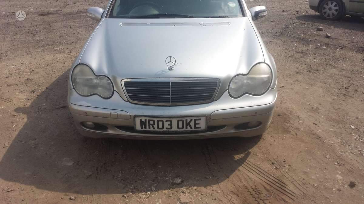 Mercedes-Benz C220 Masina dalimis