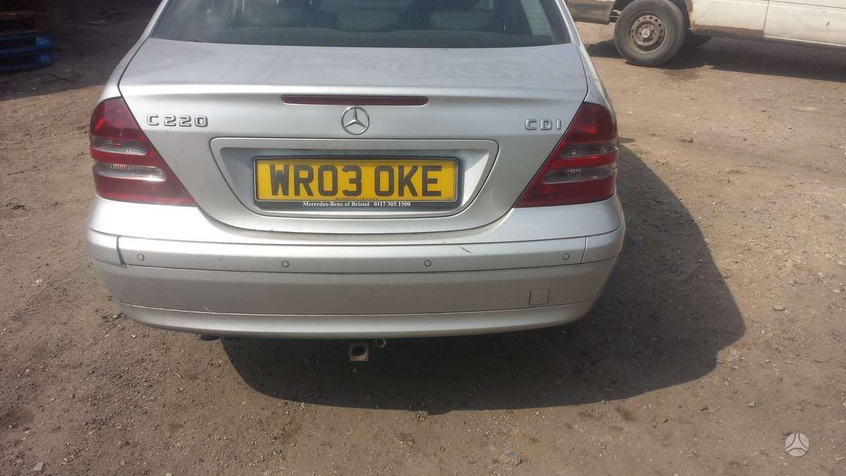 Mercedes-Benz C220 Masina dalimis