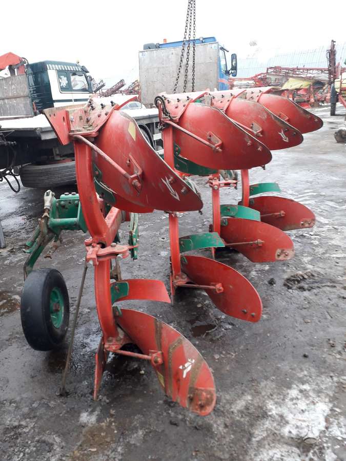 -Kita- KVERNELAND EM-85, plūgai