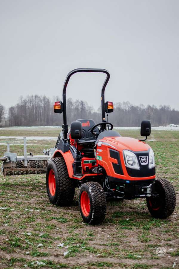 Kioti CX2510 HST, тракторы