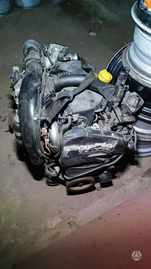 Dacia Duster, K9kr858, Variklis ir dalis aplink varikli