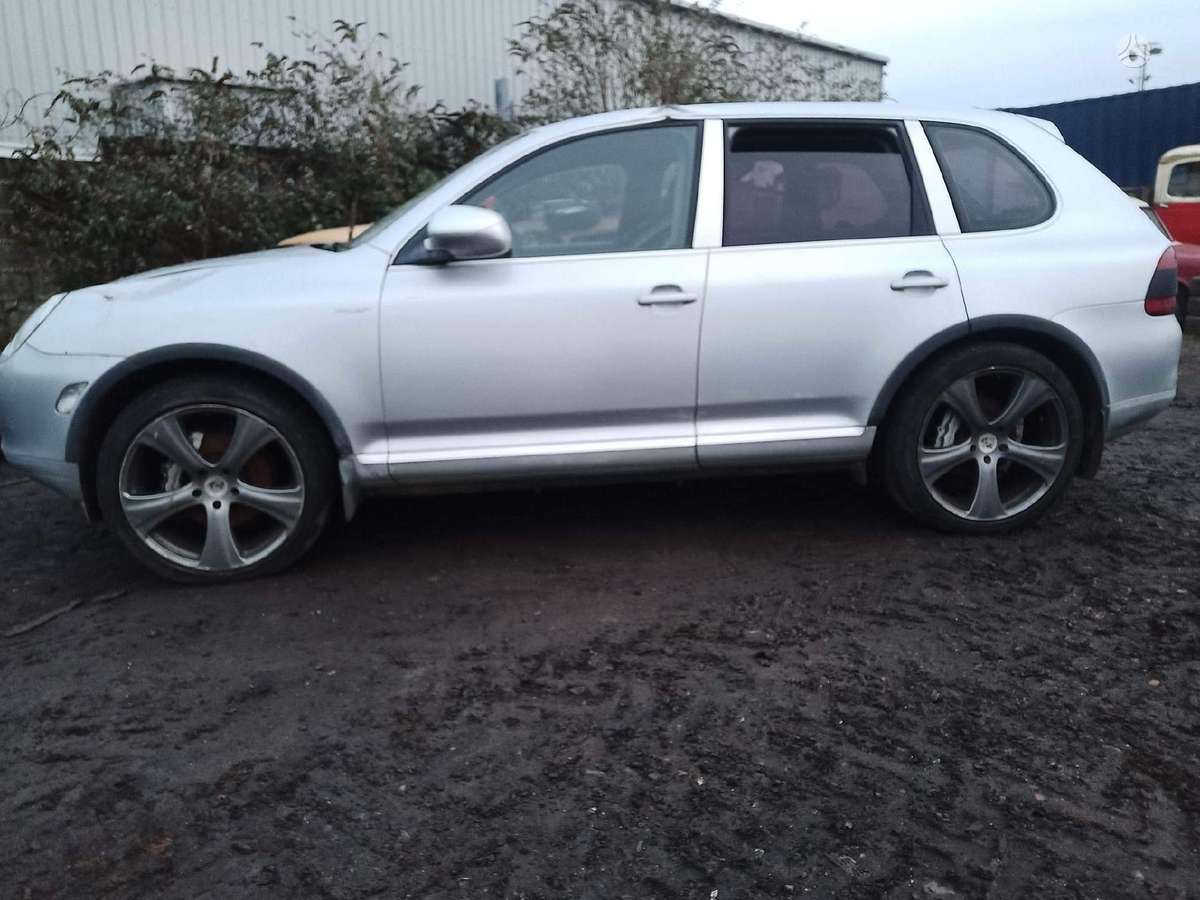 Porsche Cayenne dalimis
