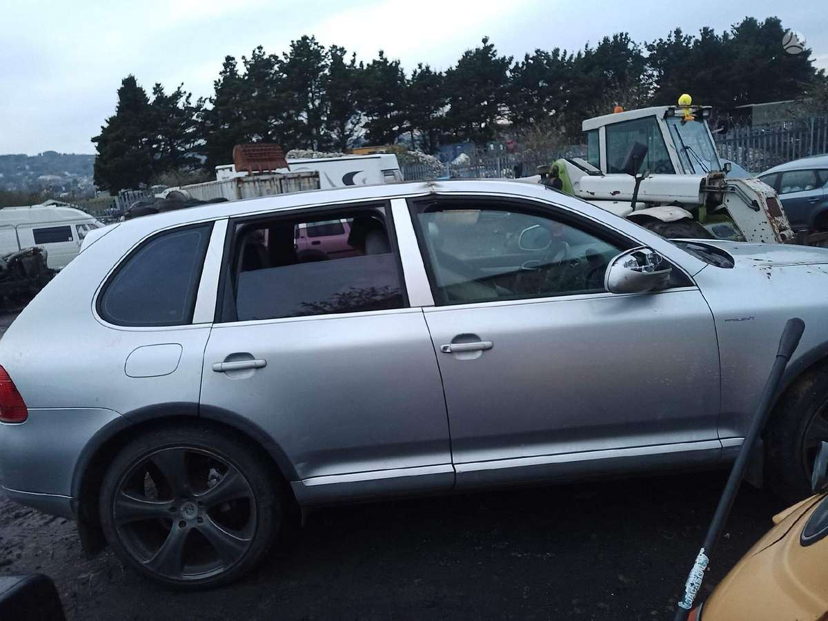 Porsche Cayenne dalimis