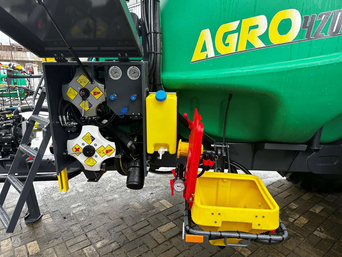 AGRO 4200G, sprayers