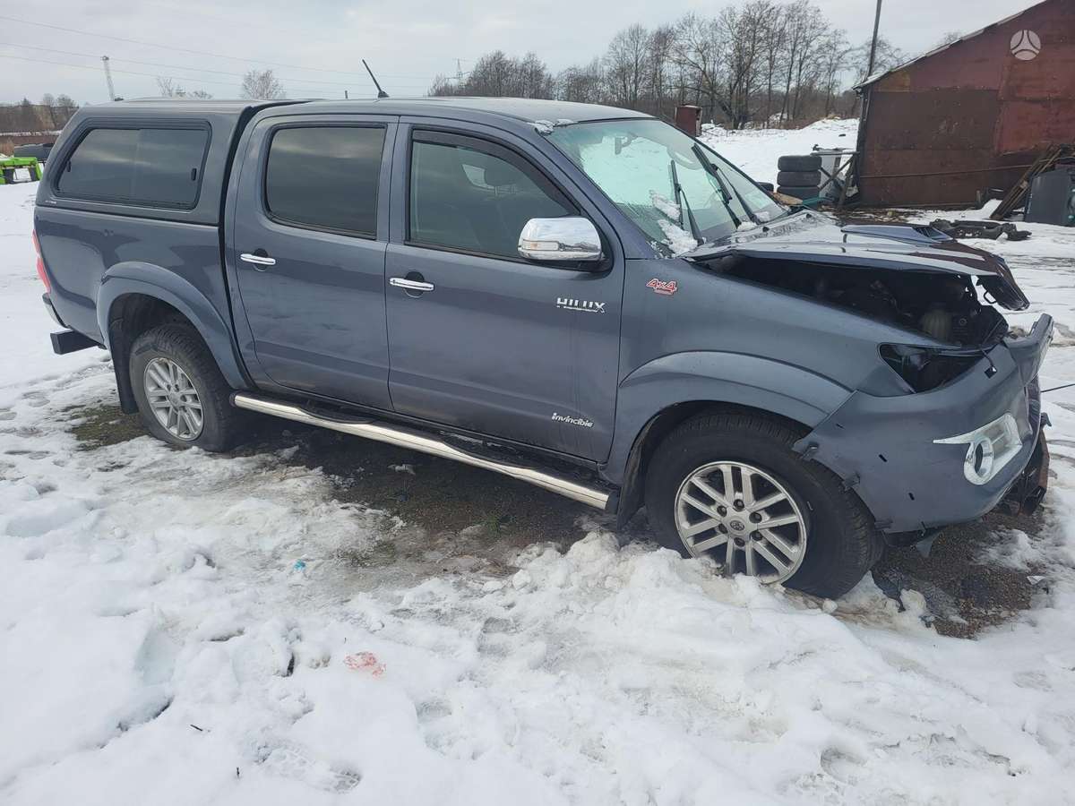 Toyota Hilux по частям