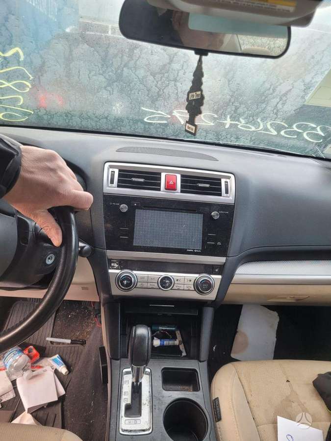 Subaru Legacy dalimis