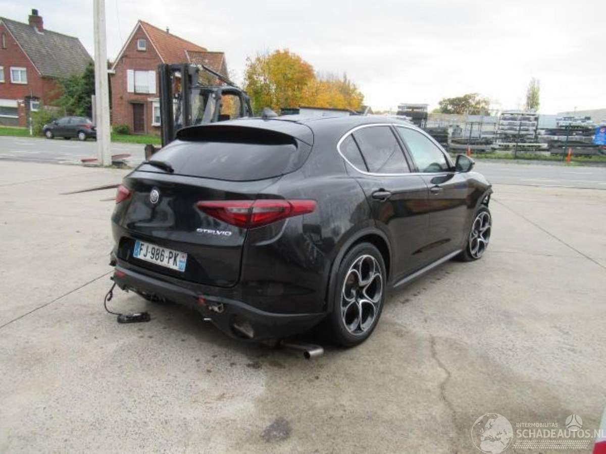 Alfa Romeo Stelvio по частям