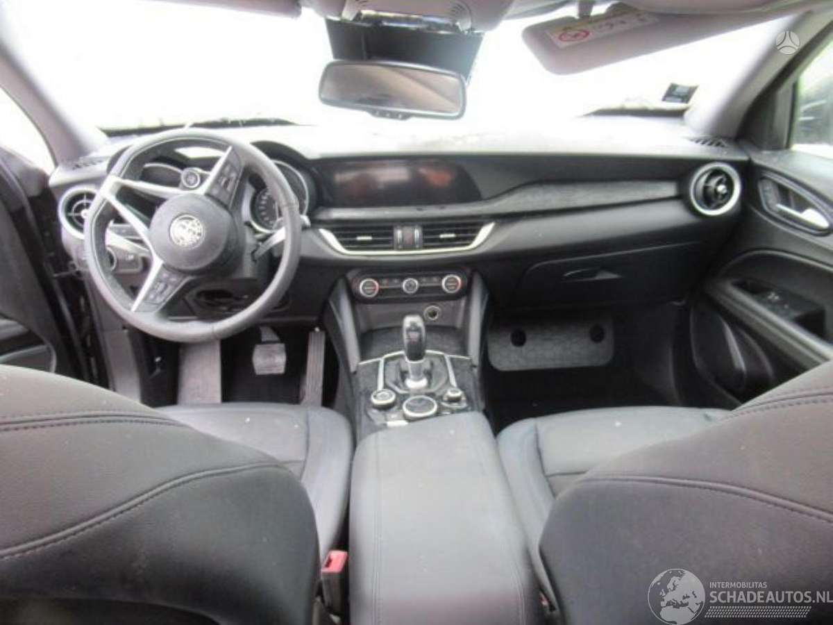 Alfa Romeo Stelvio по частям
