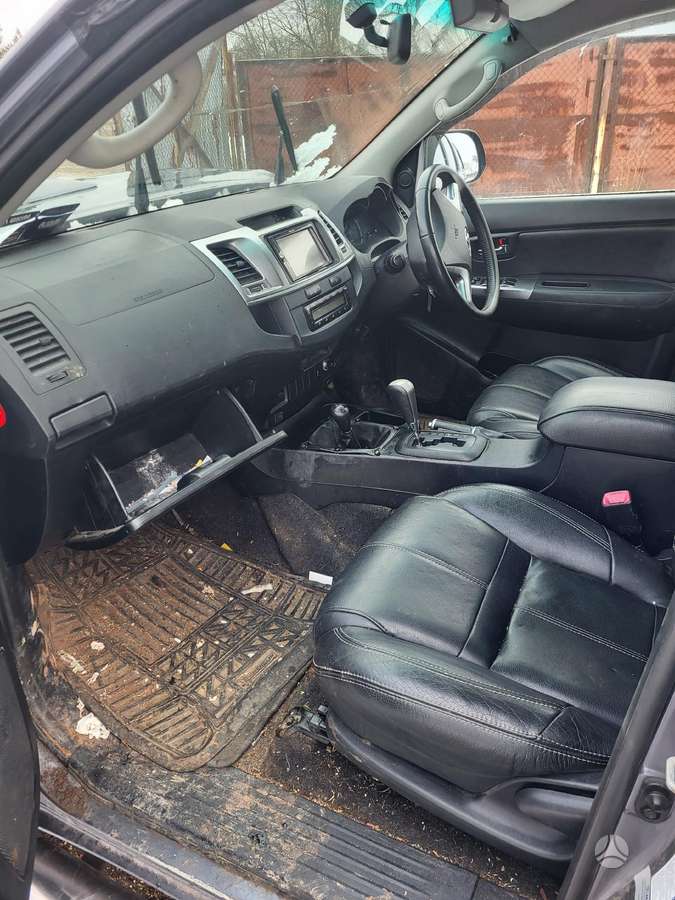 Toyota Hilux dalimis