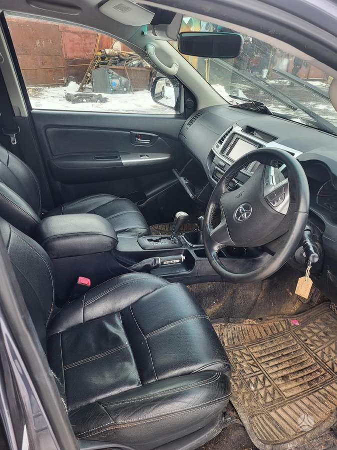 Toyota Hilux dalimis