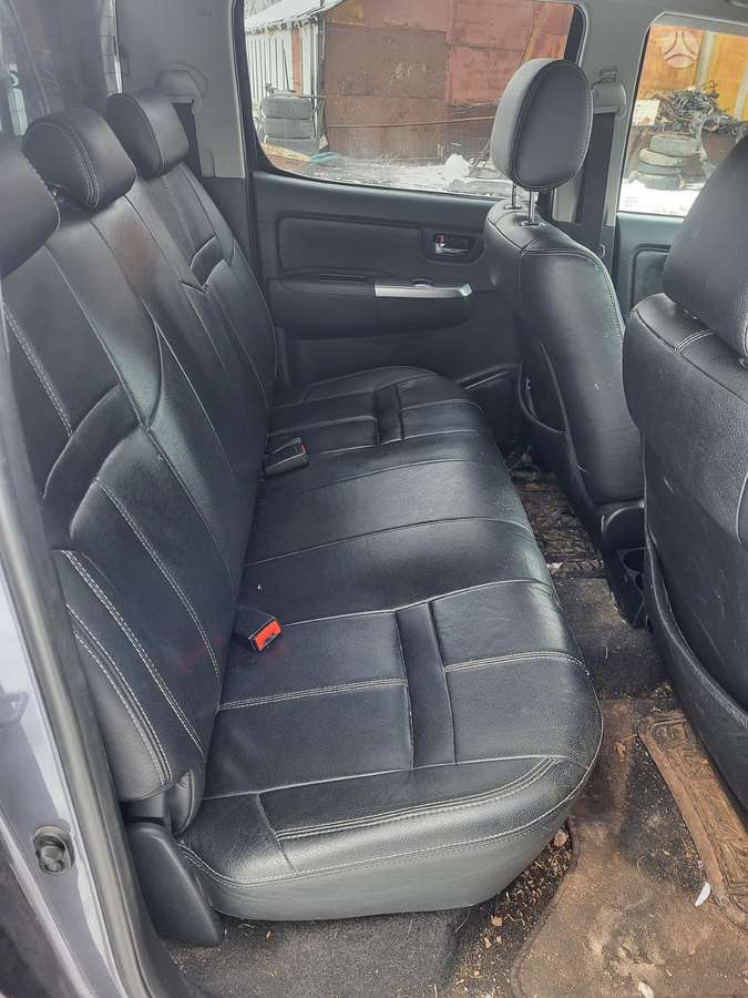 Toyota Hilux по частям
