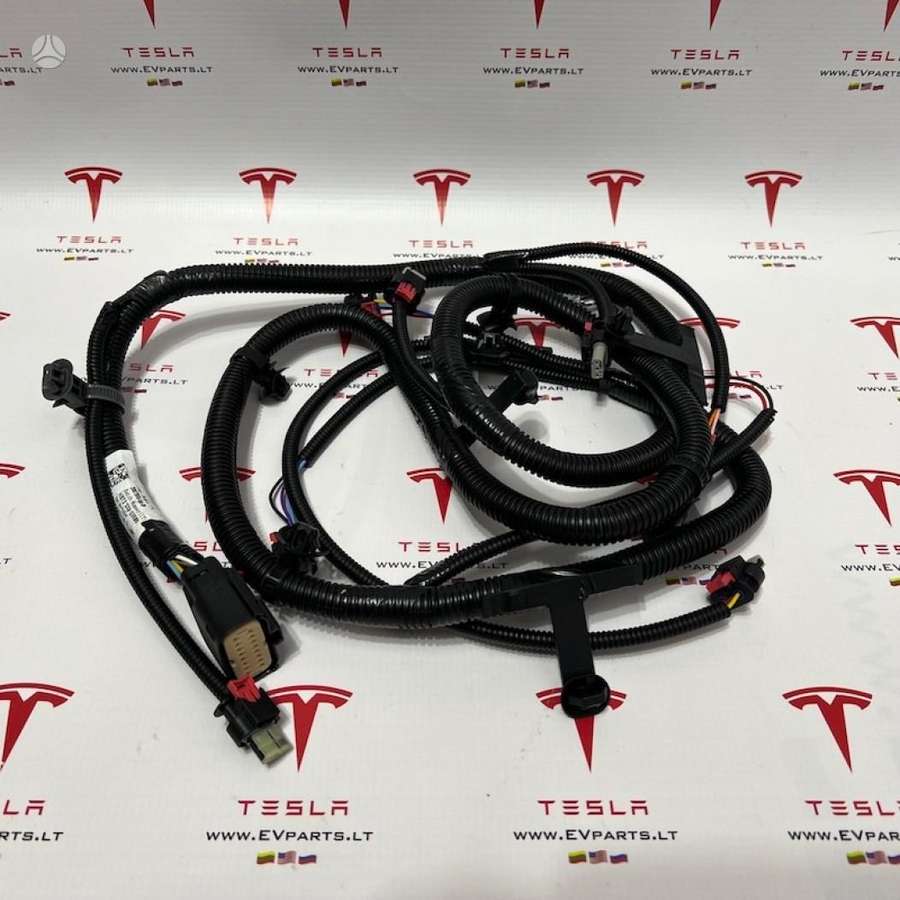 Tesla Model 3, 1110240-00-B, детали кузова