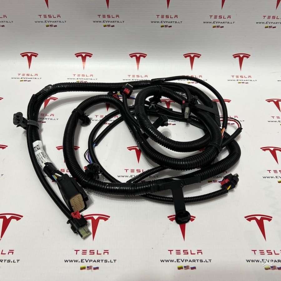 Tesla Model 3, 1110240-00-B, kėbulo dalys