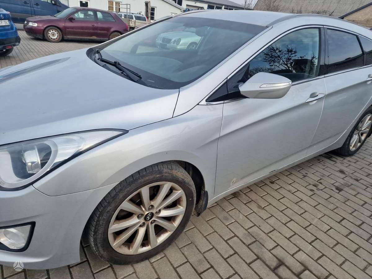 Hyundai i40 dalimis