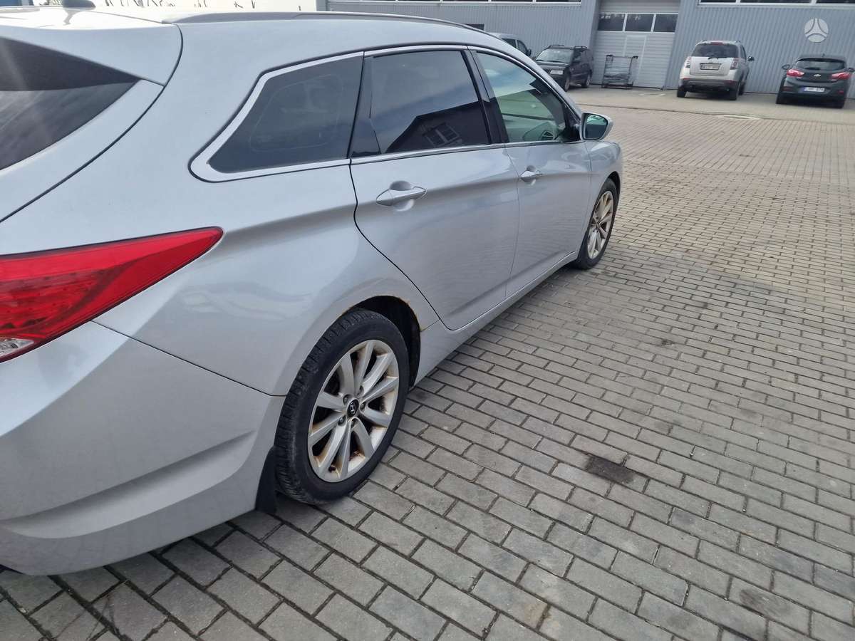 Hyundai i40 dalimis