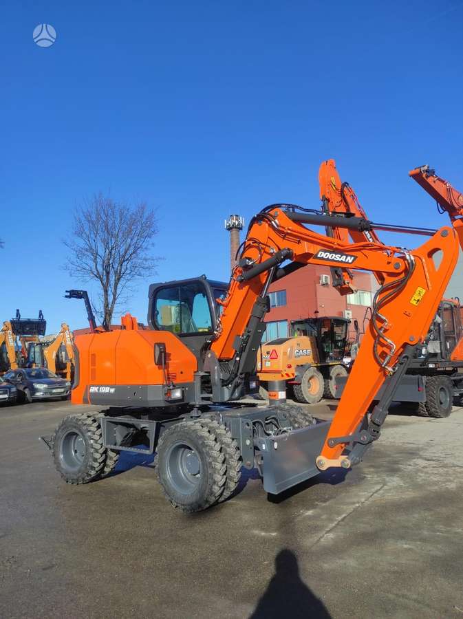 Doosan DX100W-7, excavator