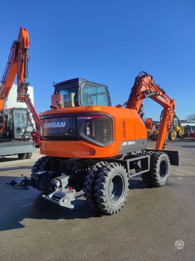 Doosan DX100W-7, excavator