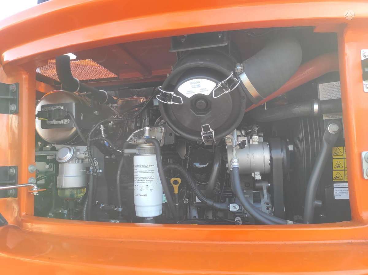 Doosan DX100W-7, ekskavatori