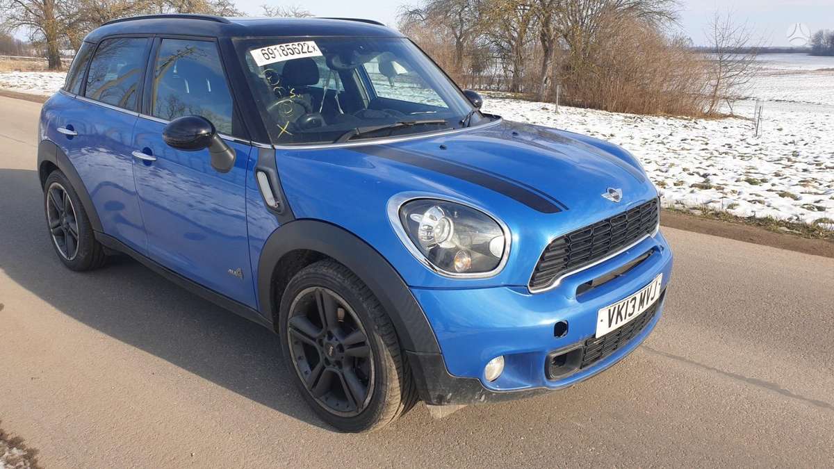 Mini Countryman dalimis. All 4 panorama