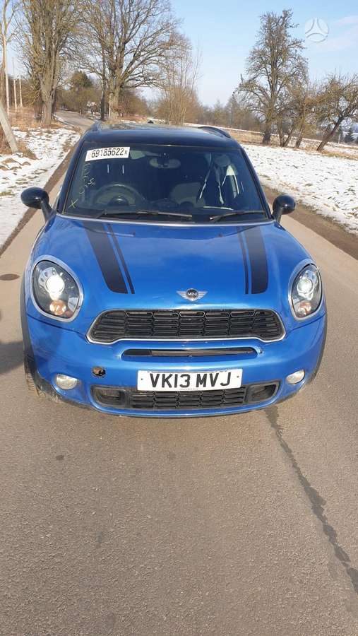 Mini Countryman dalimis. All 4 panorama