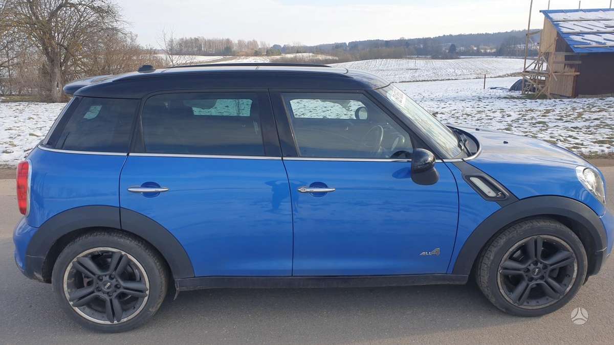 Mini Countryman dalimis. All 4 panorama