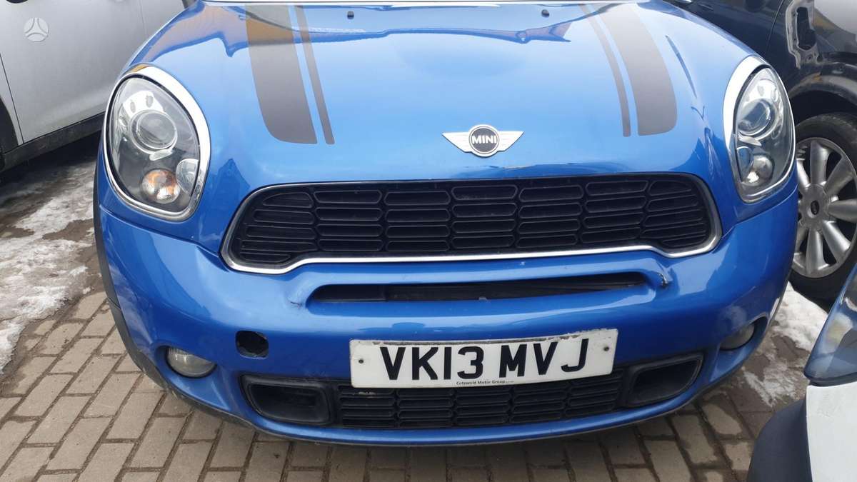 Mini Countryman dalimis. All 4 panorama