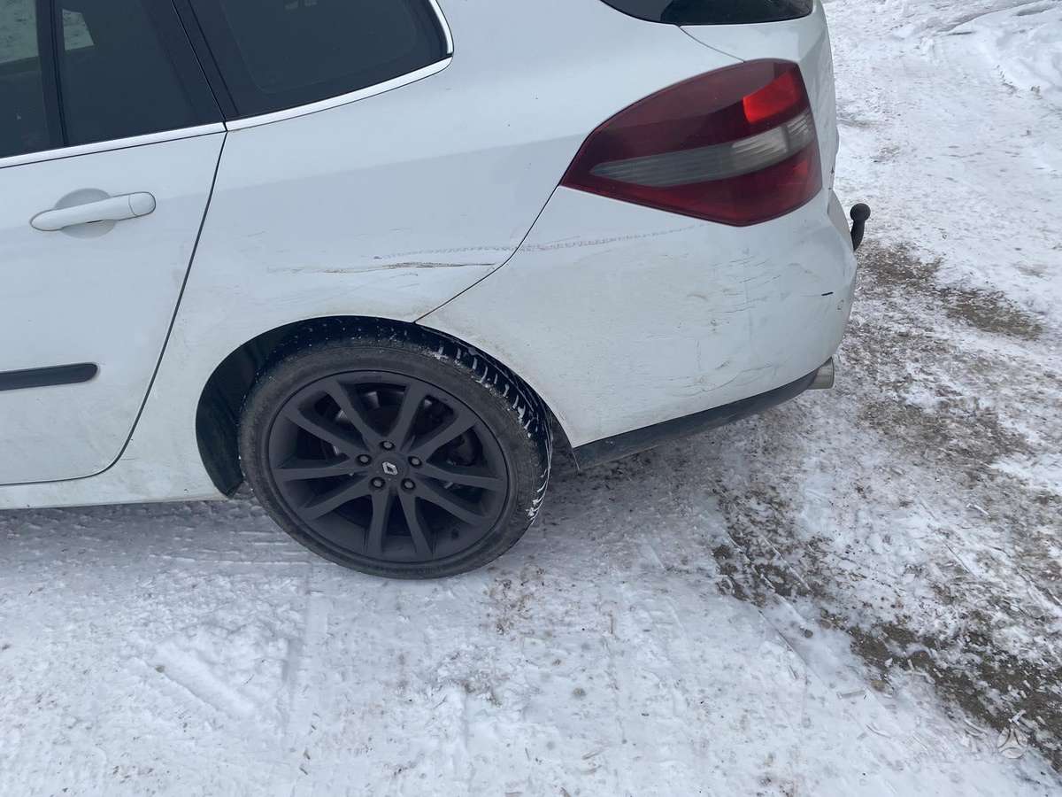 Renault Laguna dalimis