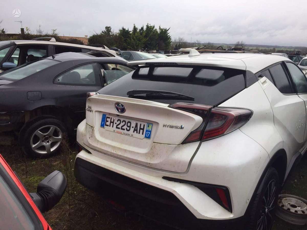 Toyota C-HR по частям