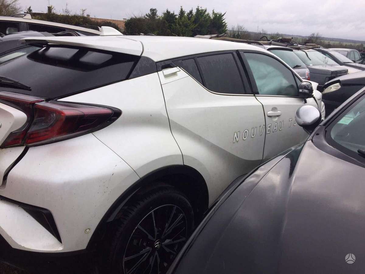 Toyota C-HR по частям