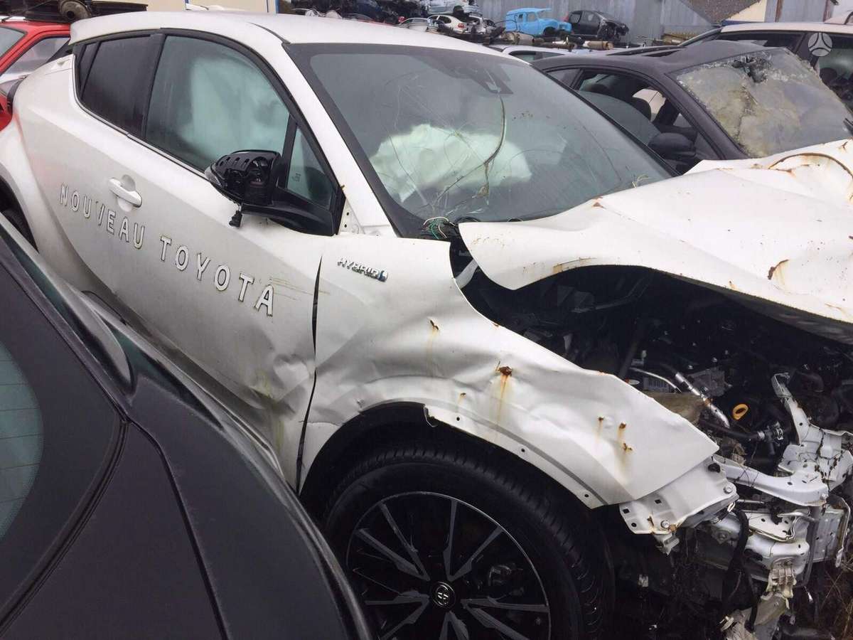 Toyota C-HR по частям
