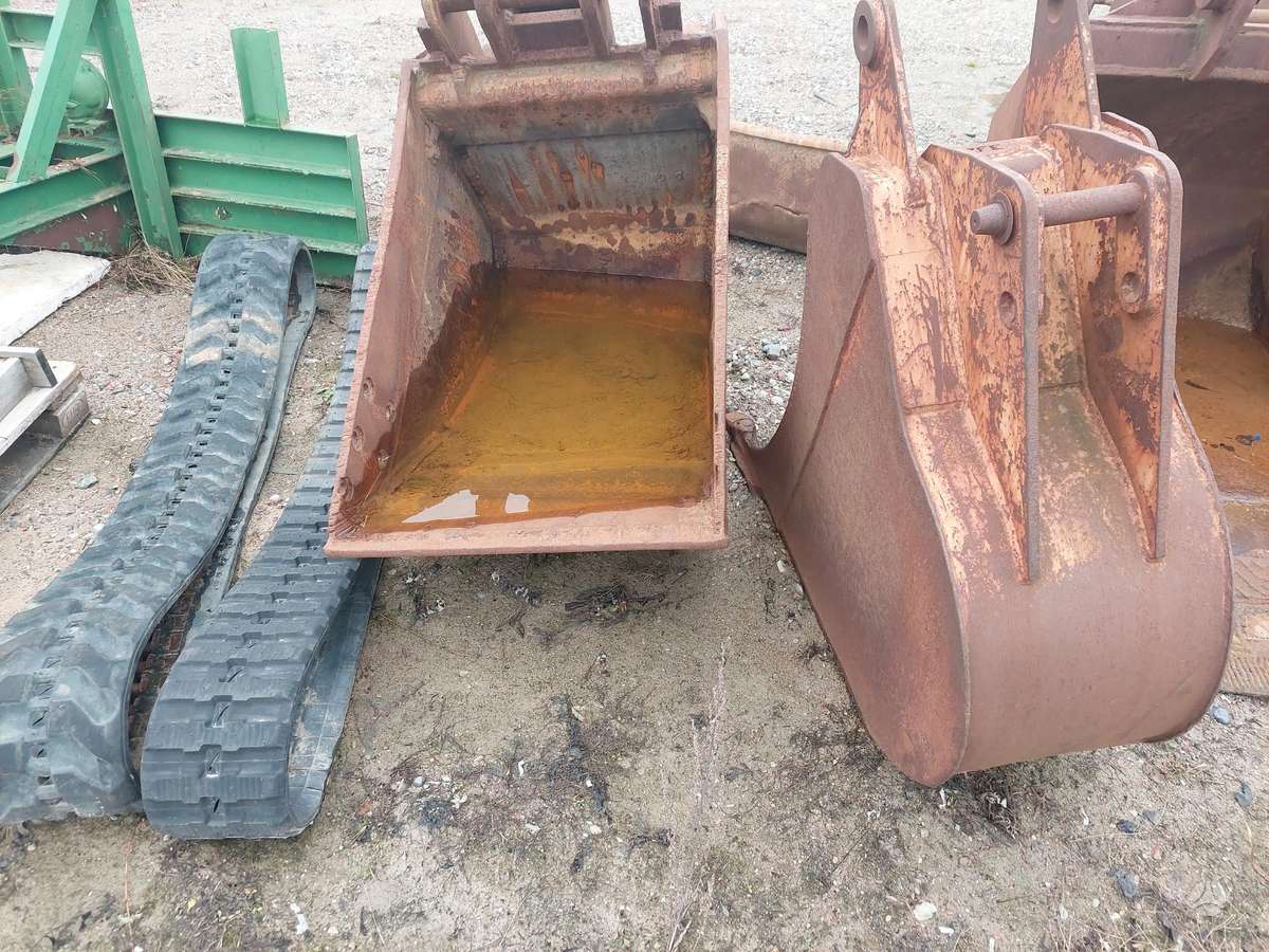 Volvo V, buckets