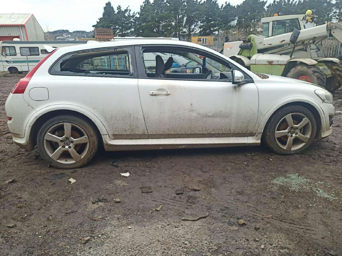 Volvo C30 dalimis