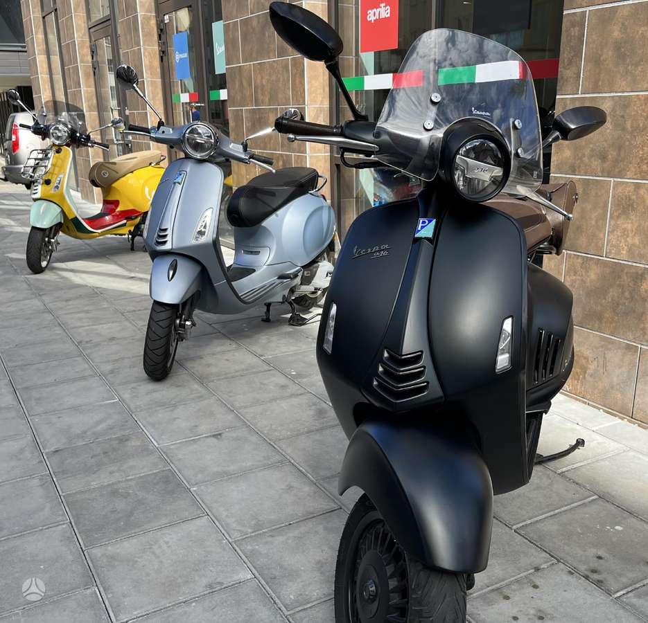 Piaggio Vespa, scooters / mopeds