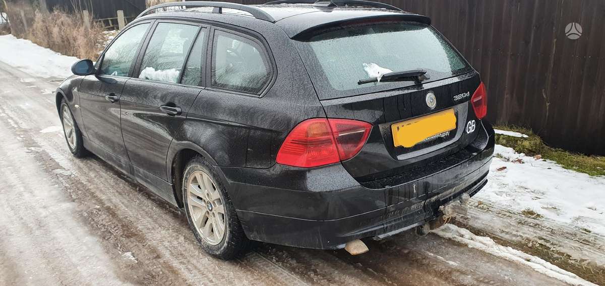 BMW 320 Dalimis