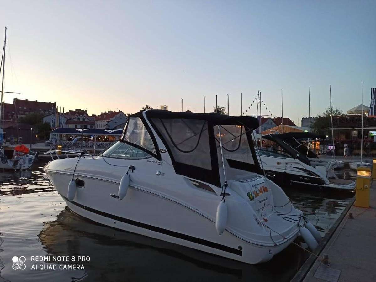 SeaRay 265 Sundancer, yachts / cruisers