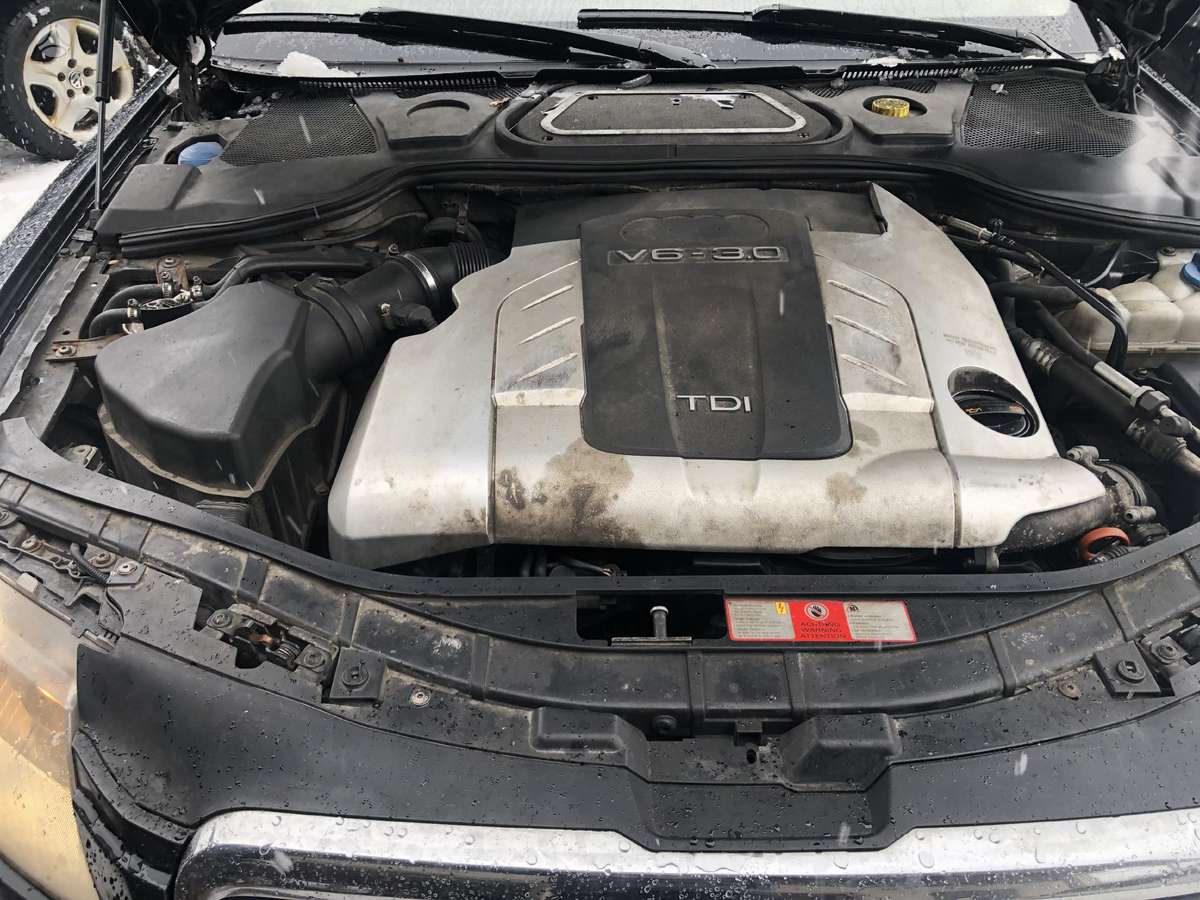 Audi A8 for parts. Dalimis