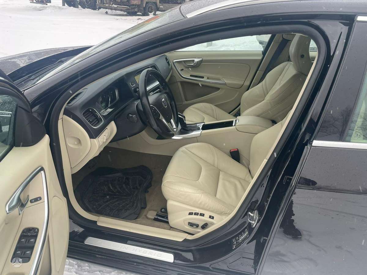 Volvo V60, Универсал