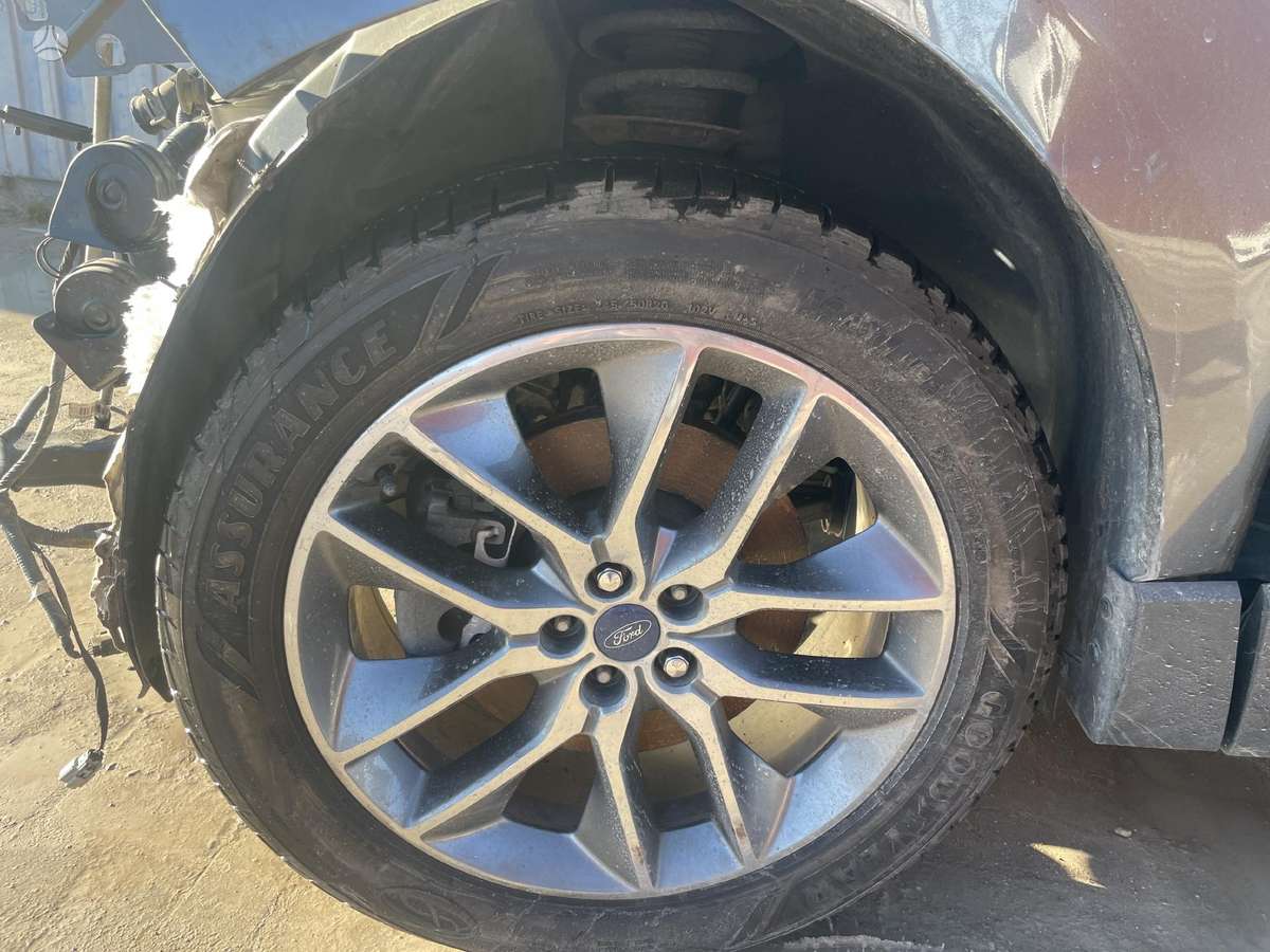 Ford Edge dalimis. Titanium r20 geros padangos